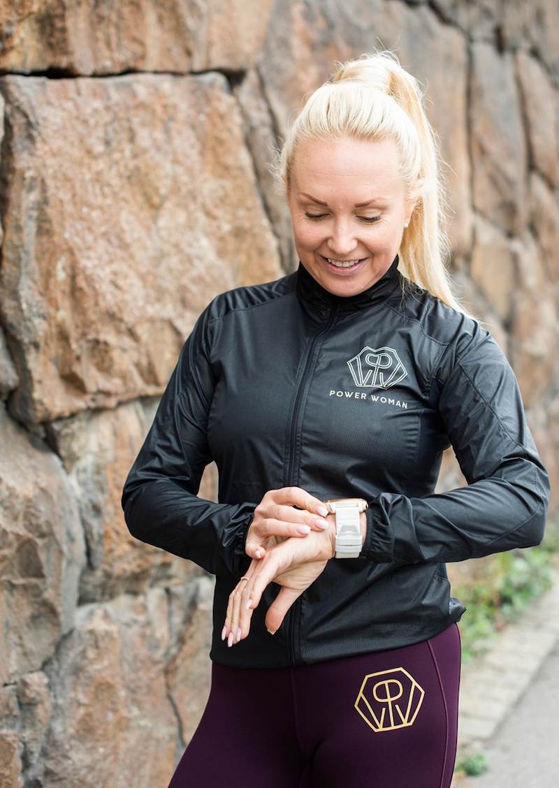 Wind Jacket by Power Woman in the hand-printed Gold Tiger Collection is a light-weight jacket that can easily be folded into your bag or pocket. Snug fit with 4-way stretch material perfect for running, skiing or biking.
