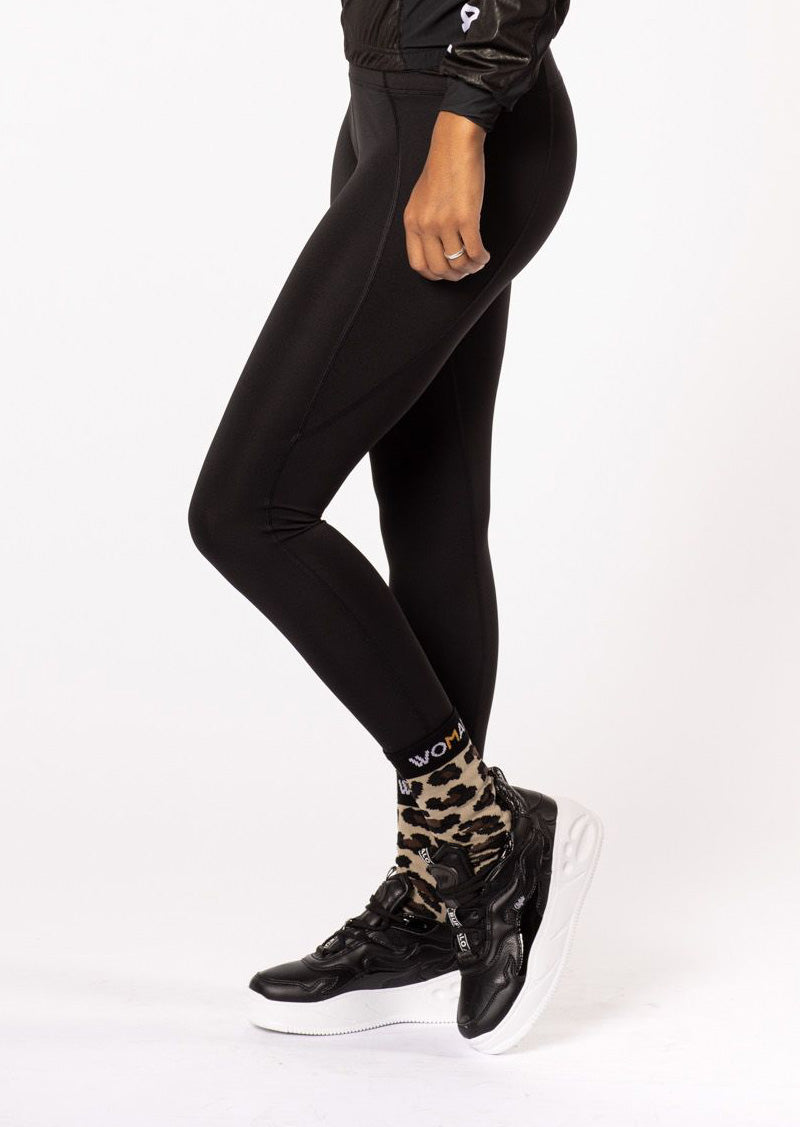 Medium height Bike Sock by Power Woman in Gold Leo Collection. A high quality bike sock with the perfect fit. The sock has the empowering quote "Eat Sleep Cycle Repeat" and is made in the well-known Power Woman Leo pattern. Use during your cycling session or competition for extra comfort. Made in Sweden