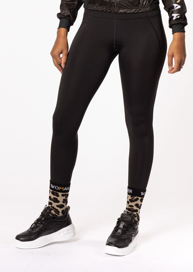 Medium height Bike Sock by Power Woman in Gold Leo Collection. A high quality bike sock with the perfect fit. The sock has the empowering quote "Eat Sleep Cycle Repeat" and is made in the well-known Power Woman Leo pattern. Use during your cycling session or competition for extra comfort. Made in Sweden