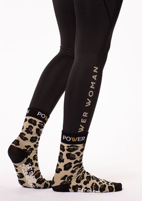 Medium height Bike Sock by Power Woman in Gold Leo Collection. A high quality bike sock with the perfect fit. The sock has the empowering quote "Eat Sleep Cycle Repeat" and is made in the well-known Power Woman Leo pattern. Use during your cycling session or competition for extra comfort. Made in Sweden